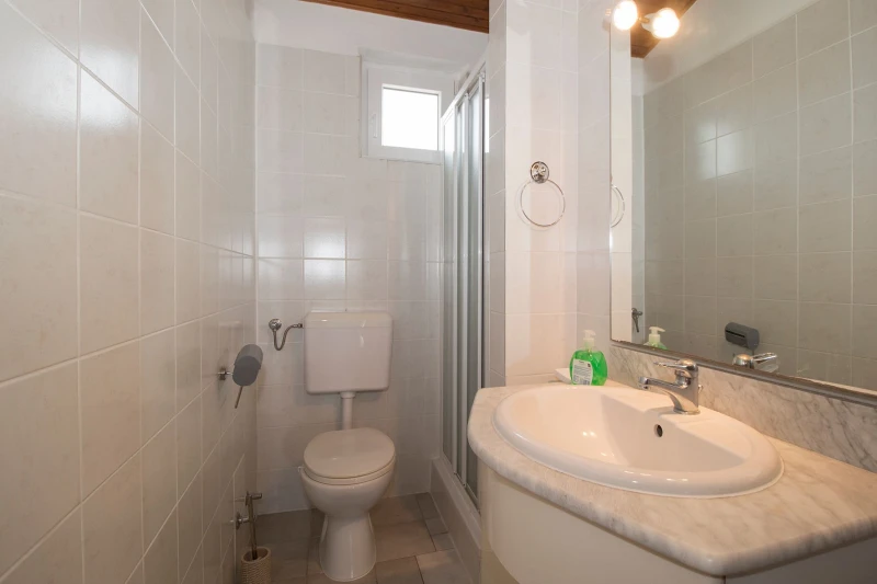 Wohnung im 2. Stock, Badezimmer / WC
