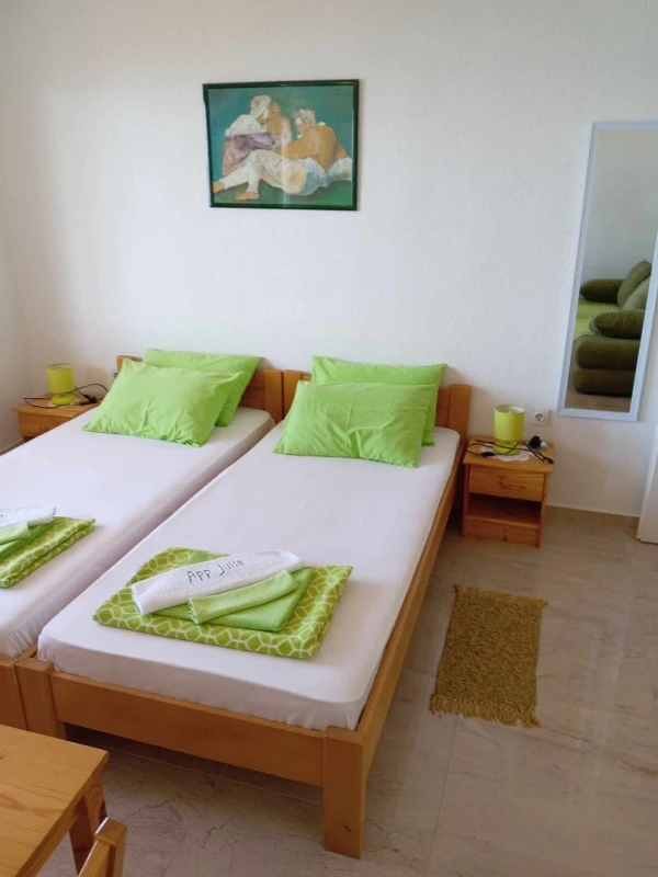 Julia 4, Bedrooms
