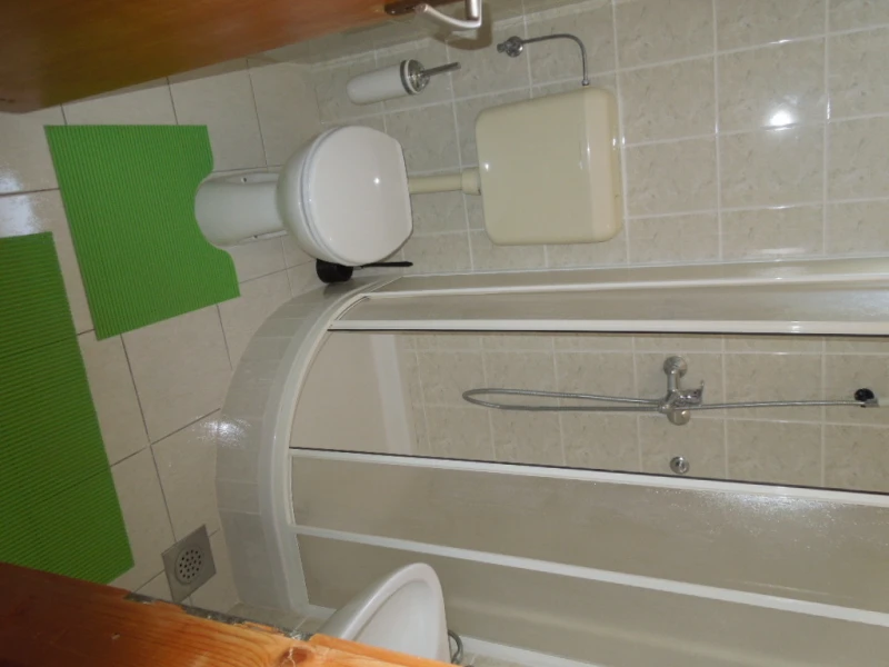 Julia 5, Bathroom / WC