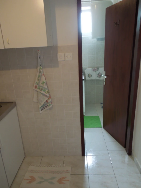 Julia 3, Bathroom / WC