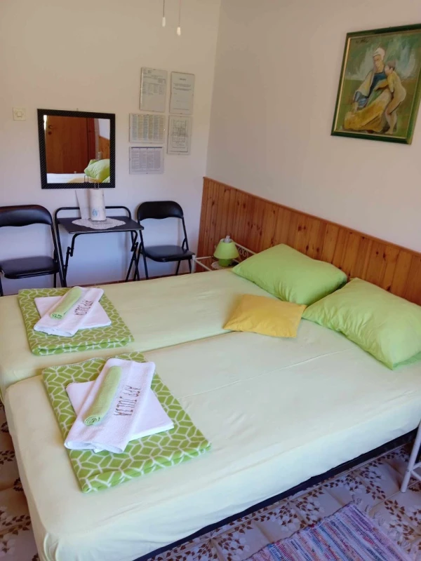 Julia 2, Bedrooms
