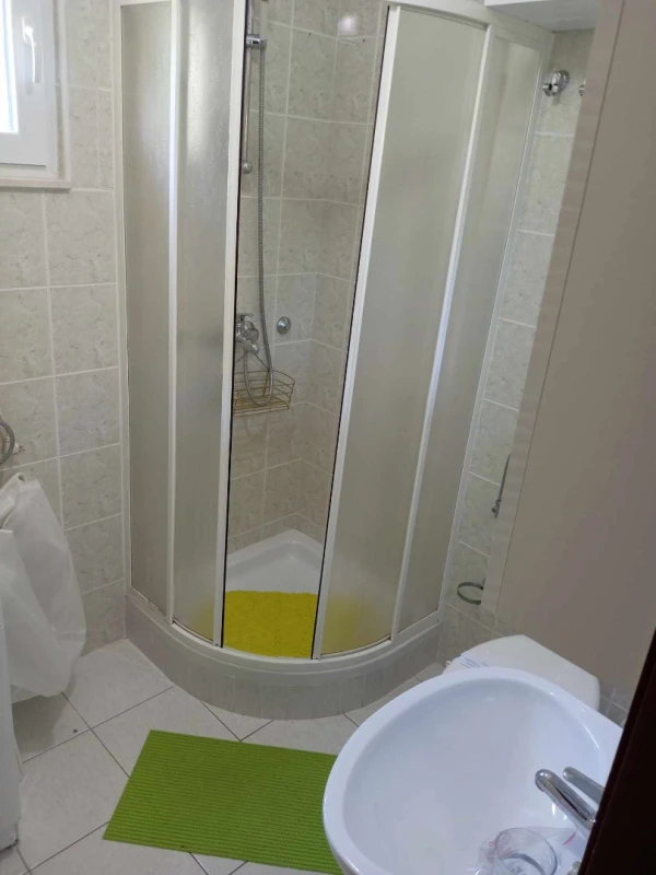 Julia 1, Bathroom / WC