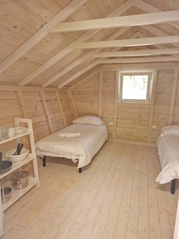 Camping Pod - 2x Single Beds, Camere