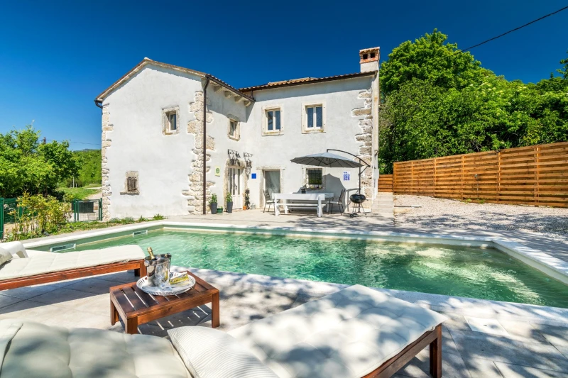 Villa Kurioza, Boljunsko Polje