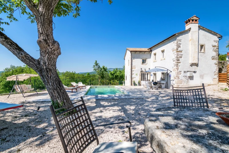 Villa Kurioza, Boljunsko Polje