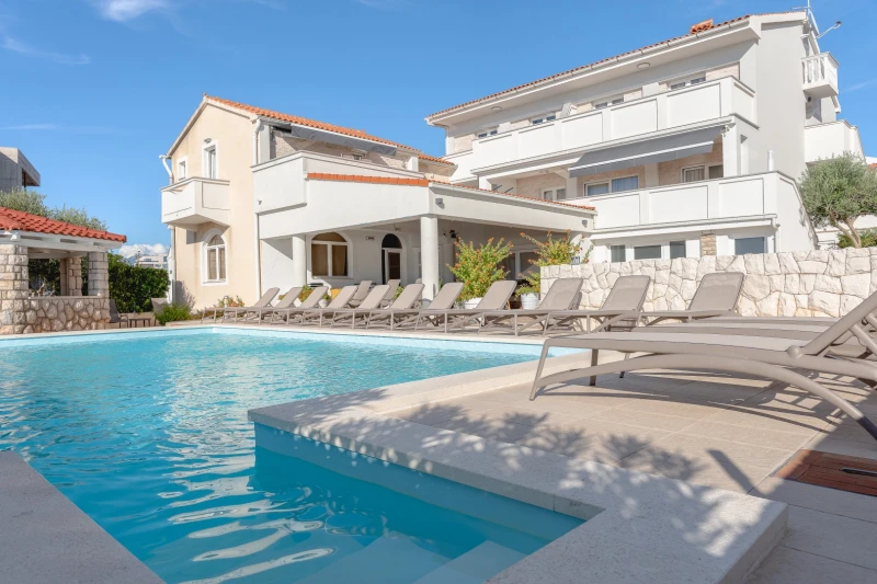 APARTMENTS POVLJANA - VILLA JURAC
