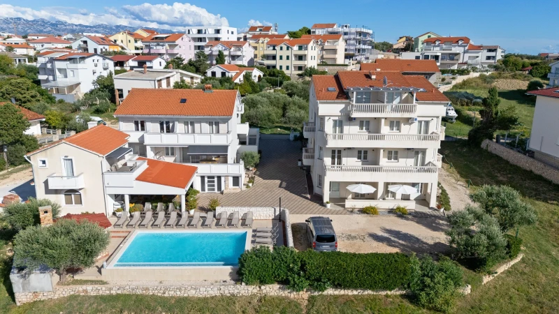 APARTMENTS POVLJANA - VILLA JURAC
