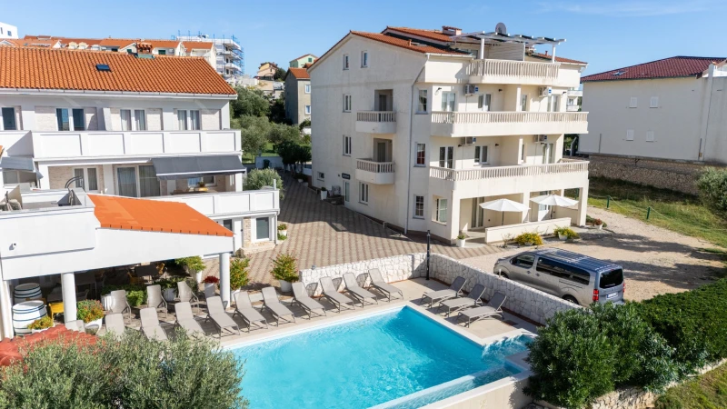 APARTMENTS POVLJANA - VILLA JURAC