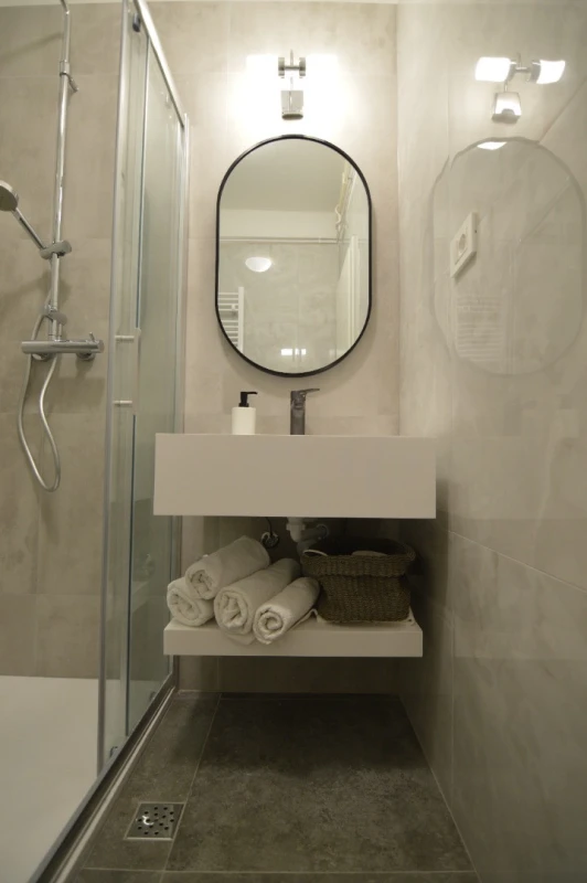 Apartment 3, Bathroom / WC
