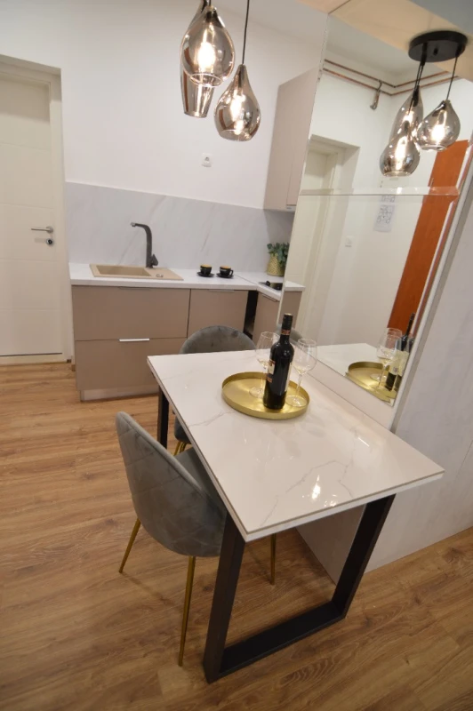 Apartment 5, Bedrooms