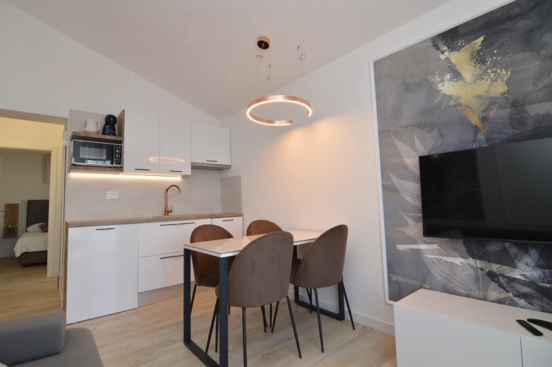 Apartment 8, Kitchen
