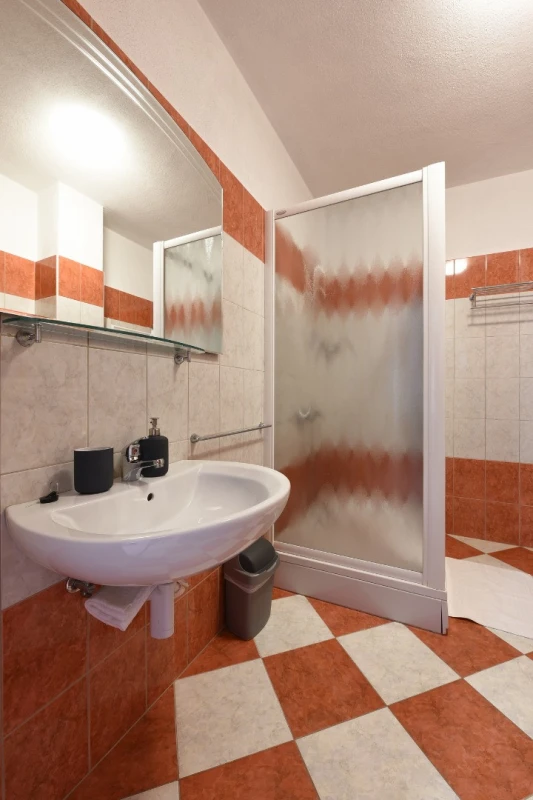 Apartment 6, Bathroom / WC