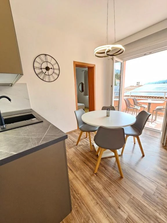 Apartment 7, Kitchen