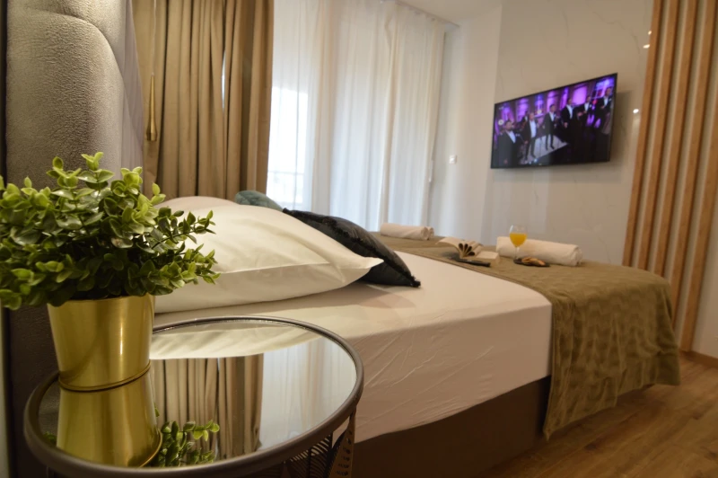 Apartment 5, Bedrooms