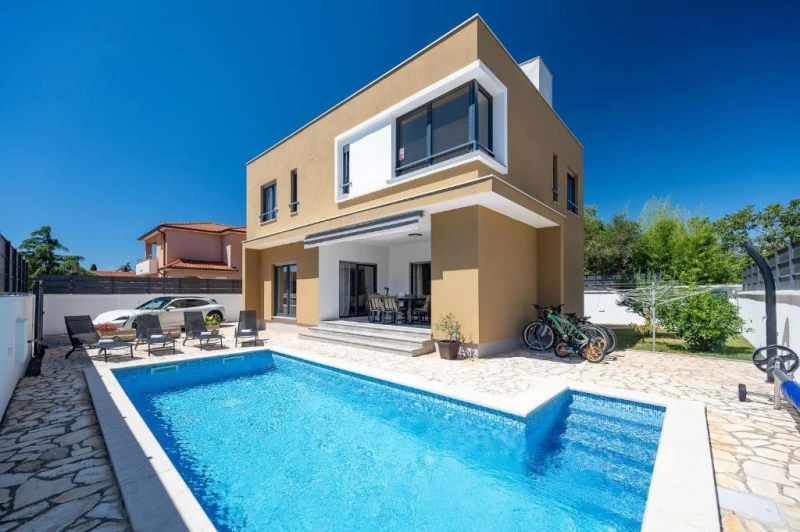 Villa Sunce, Pula