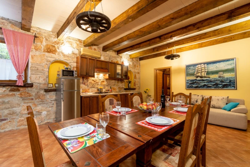 Rustico Apartment with XXL swimming pool -Rovinj, Living room