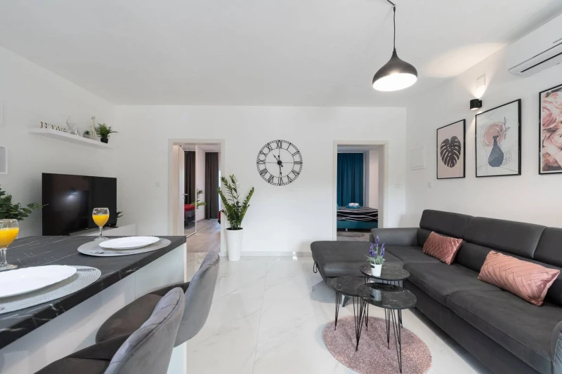 Nice Apartment with XXL swimming pool -Rovinj