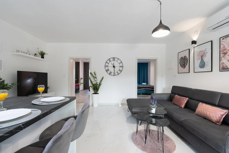 Nice Apartment with XXL swimming pool -Rovinj, Living room