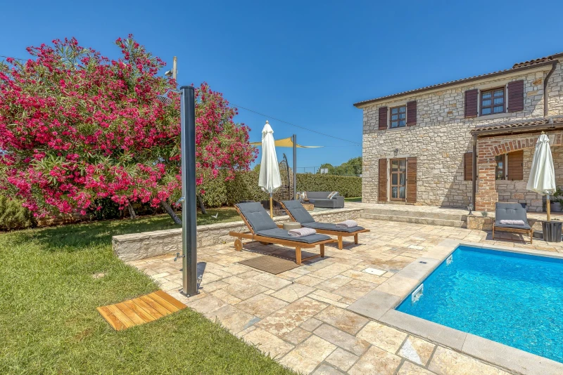 Villa Santolina, Baderna