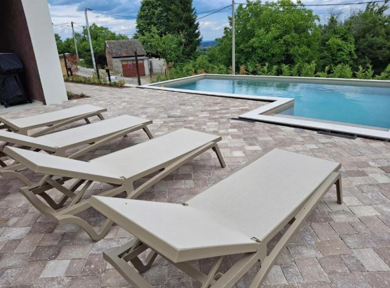 Villa One - kuća s bazenom, saunom i hot tubom, Jastrebarsko
