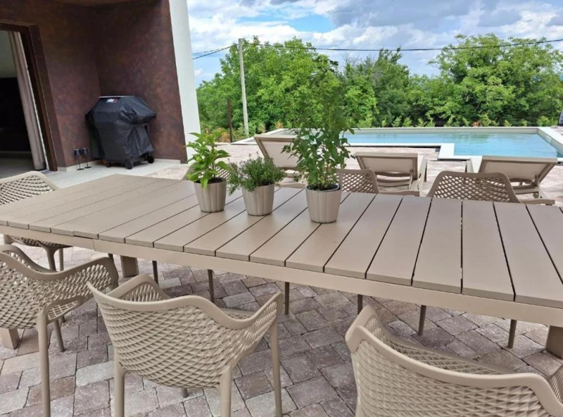 Villa One - kuća s bazenom, saunom i hot tubom, Jastrebarsko