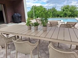 Villa One - kuća s bazenom, saunom i hot tubom, Jastrebarsko