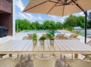 Villa one - kuća s bazenom, saunom i hot tubom