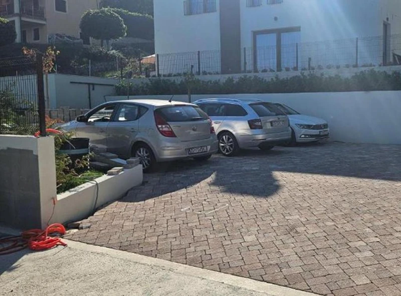 Villa One - kuća s bazenom, saunom i hot tubom, Jastrebarsko