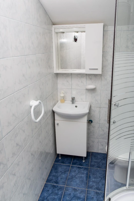 Apartment 3, Bathroom / WC