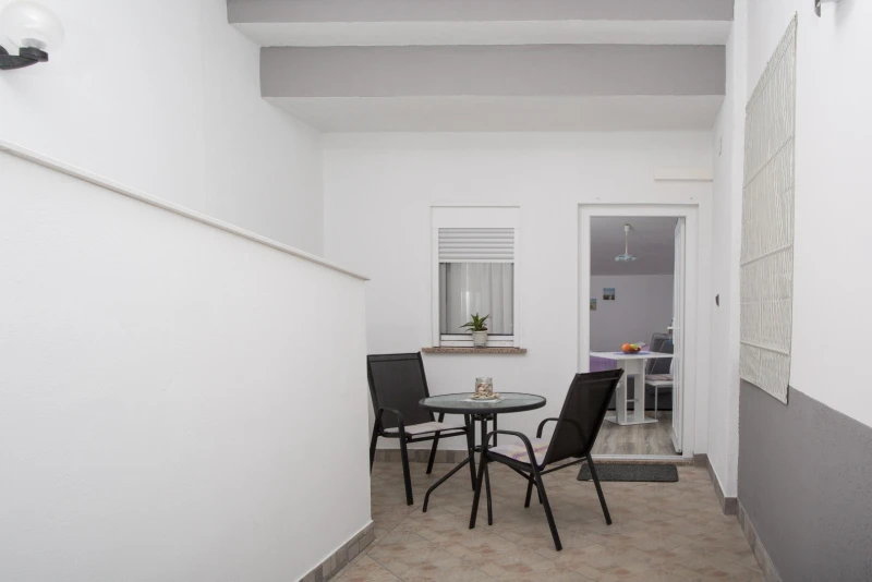 Apartment 3, Living room