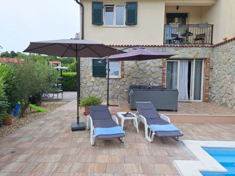 Villa Agnes, Hlapa