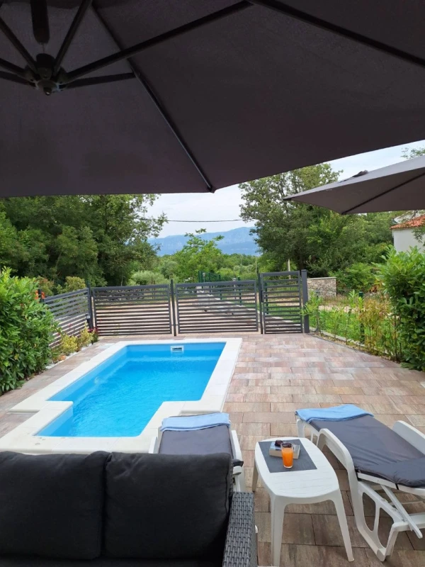Villa Agnes, Hlapa