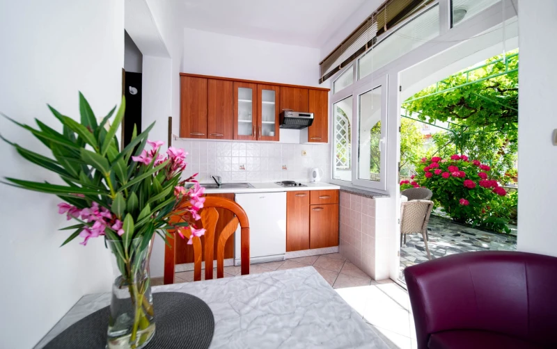 Apartment 4, Küche