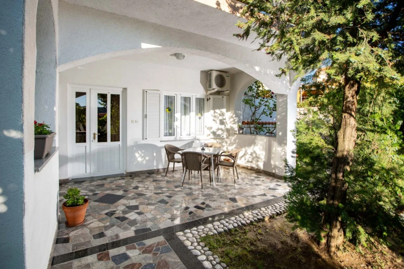 Apartment 5, Wohnzimmer