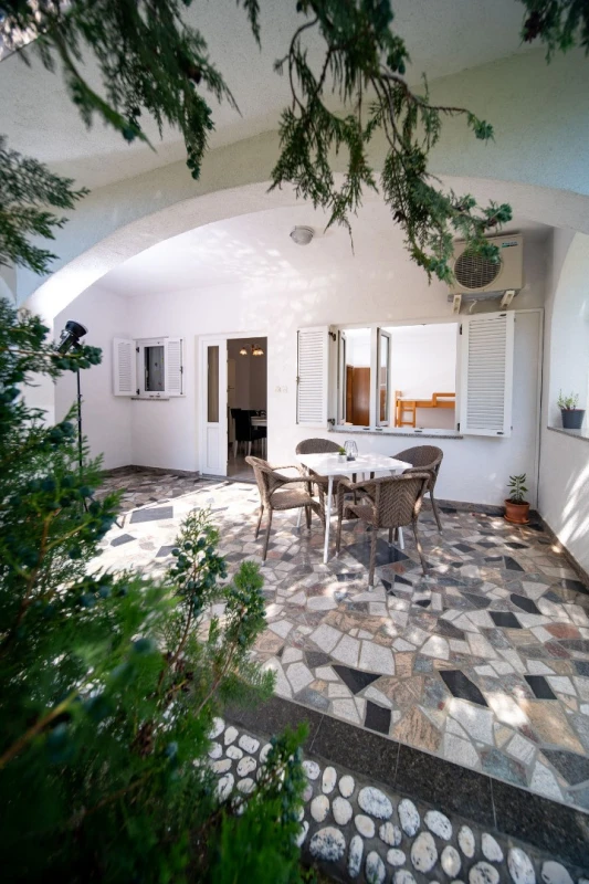 Apartment 5, Wohnzimmer