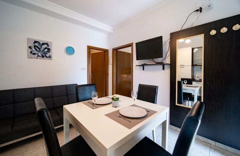 Apartment 5