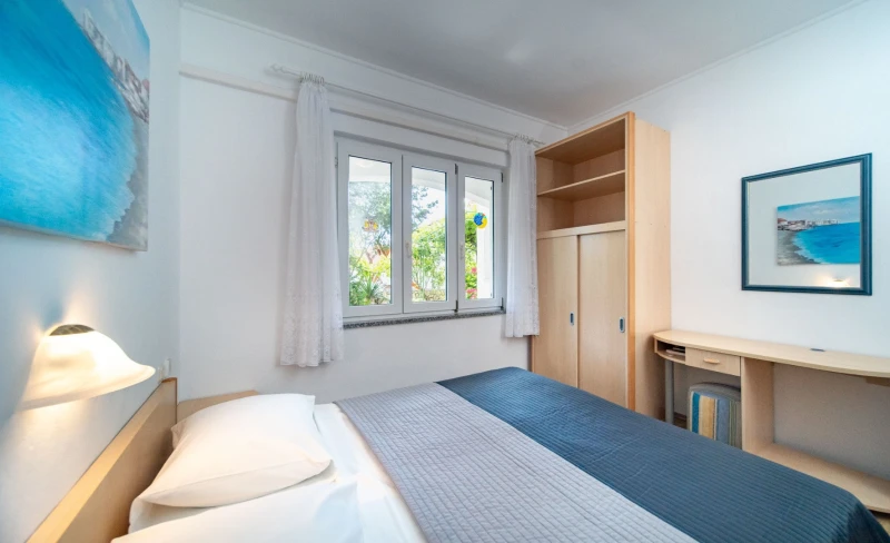 Apartment 5, Zimmer