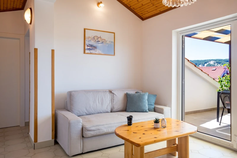 Apartment 3, Dnevni boravak