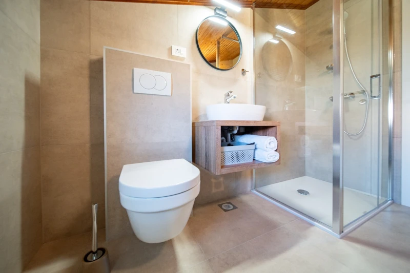 Apartment 3, Kupaonica / wc