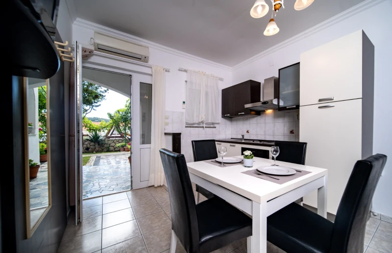 Apartment 5, Küche