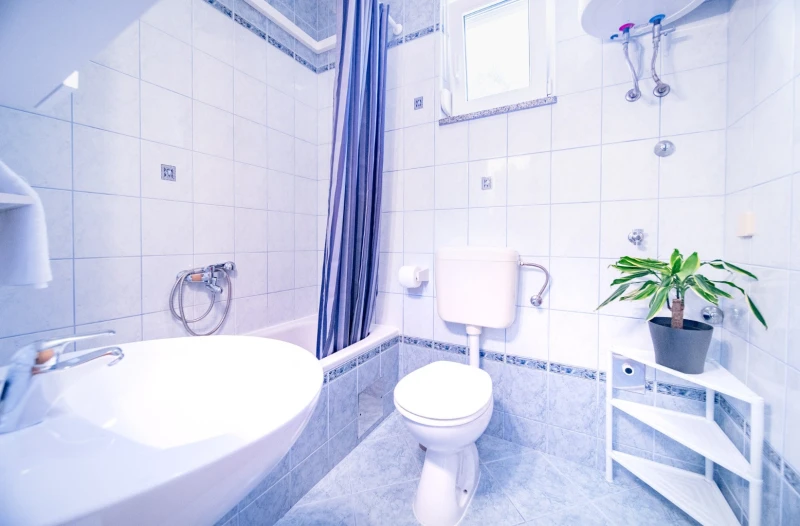 Apartment 4, Badezimmer / WC