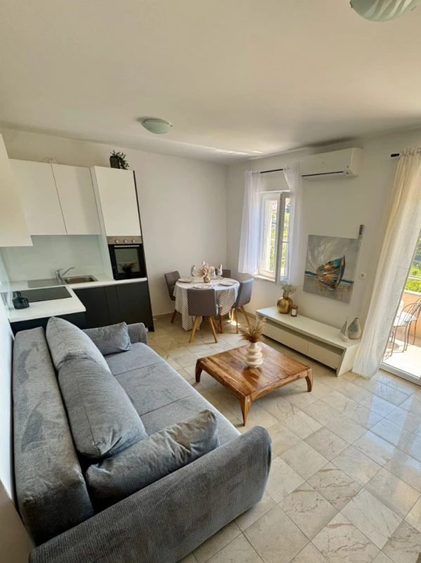 Apartment 2, Cucina