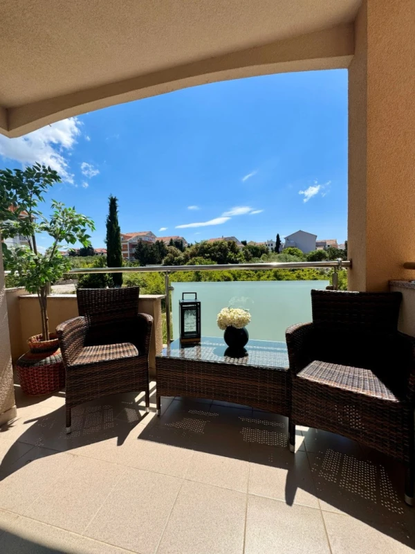 Apartment 1, Soggiorno
