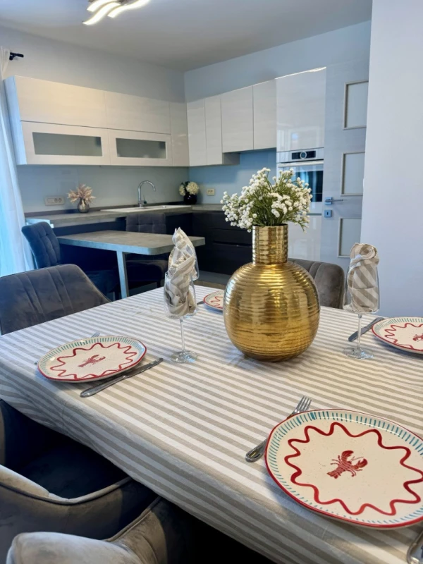 Apartment 7, Cucina