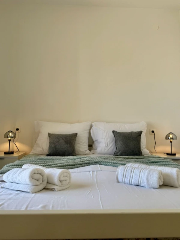 Apartment 1, Camere