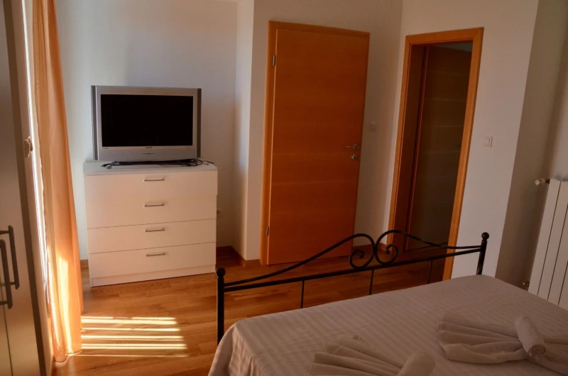 Apartment 4, Camere