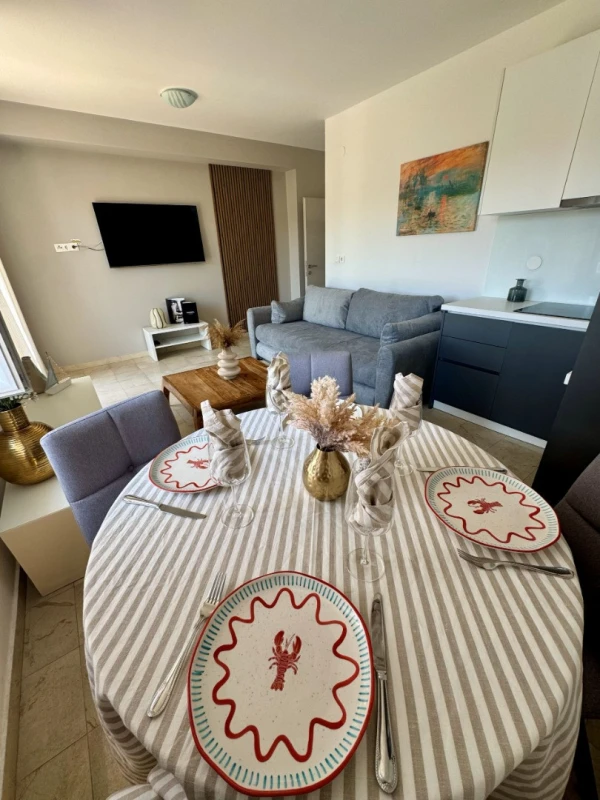 Apartment 2, Cucina