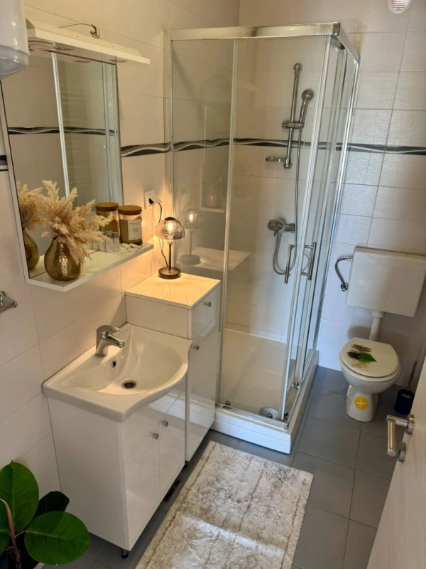 Apartment 2, Bagno / WC
