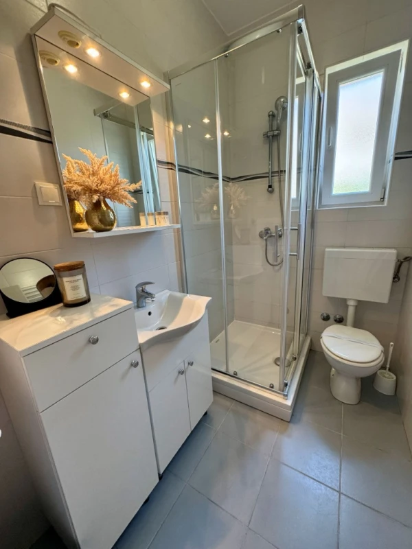 Apartment 1, Bagno / WC