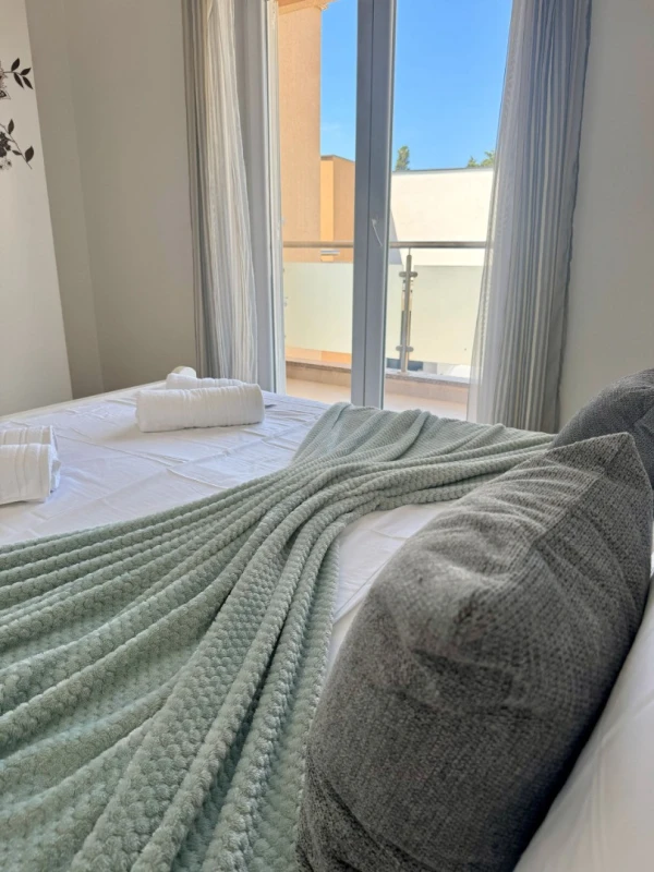 Apartment 1, Camere